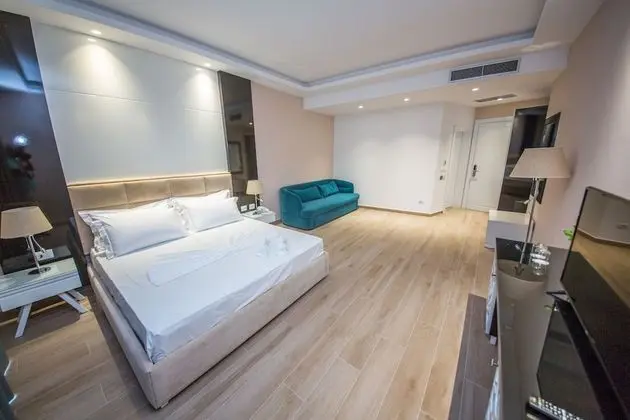 Deluxe Üç Kişilik Oda, Balkon, Kısmi Deniz Manzaralı