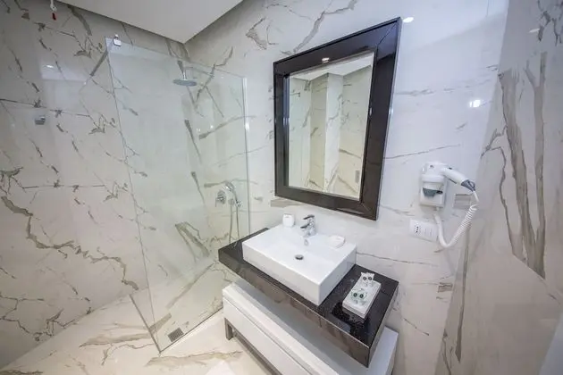 Deluxe Üç Kişilik Oda, Balkon, Kısmi Deniz Manzaralı