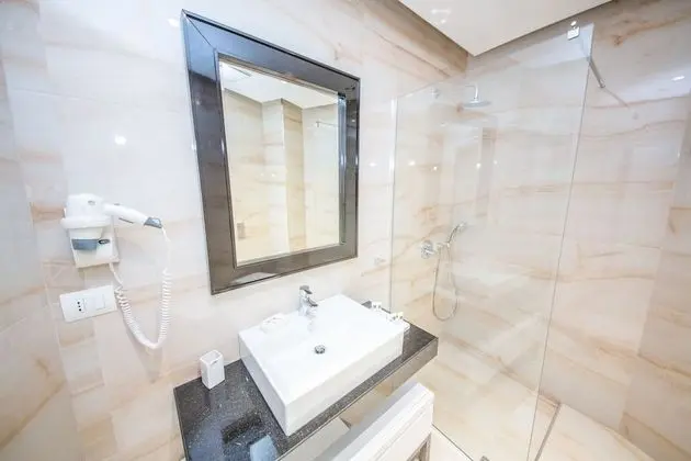 Deluxe Üç Kişilik Oda, Balkon, Kısmi Deniz Manzaralı