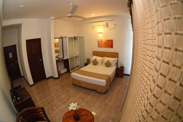 Deluxe Tek Büyük Yataklı Oda, Balkon, Plaj Kenarı