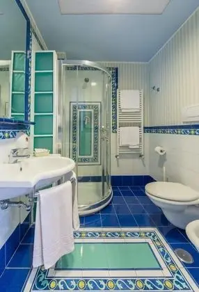 Tek Büyük veya İki Ayrı Yataklı Oda, Kısmi Deniz Manzaralı