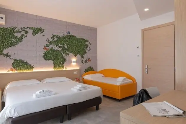 Superior Üç Kişilik Oda, Balkon, Kısmi Deniz Manzaralı
