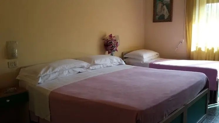 Üç Kişilik Oda