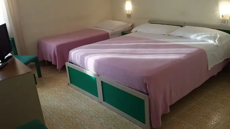 Üç Kişilik Oda