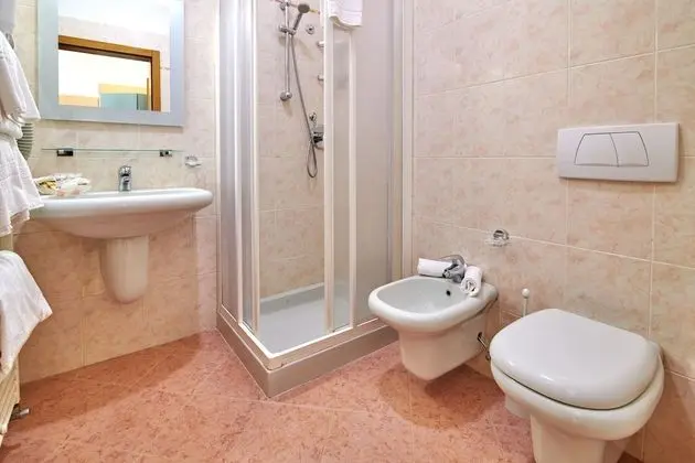 Economy Tek Büyük veya İki Ayrı Yataklı Oda