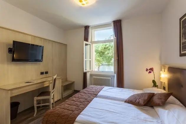 Superior Tek Büyük veya İki Ayrı Yataklı Oda, Göl Manzaralı