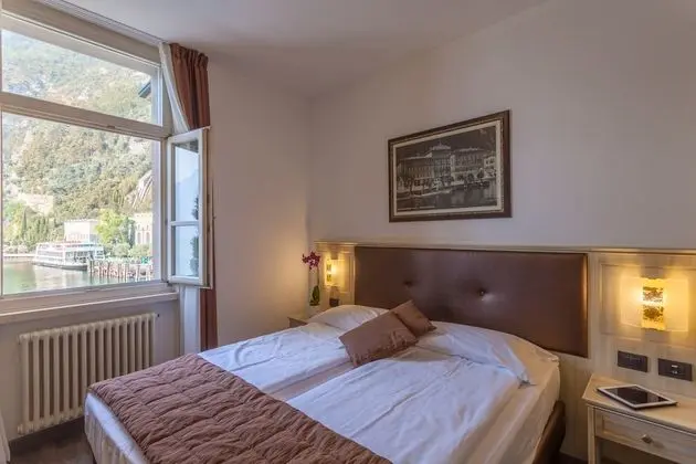 Superior Tek Büyük veya İki Ayrı Yataklı Oda, Göl Manzaralı