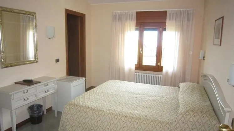 Üç Kişilik Oda