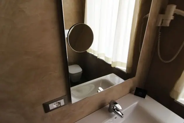 Standard Büyük Yataklı Tek Kişilik Oda, Banyolu/Duşlu