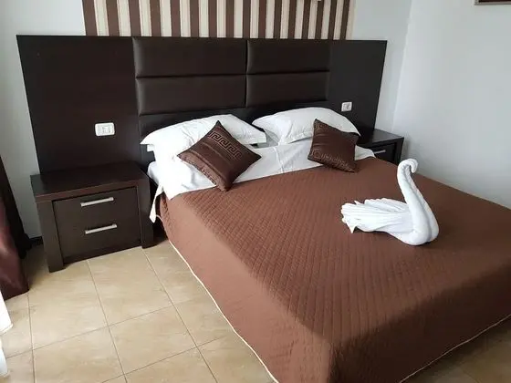 City Tek Büyük Yataklı Oda