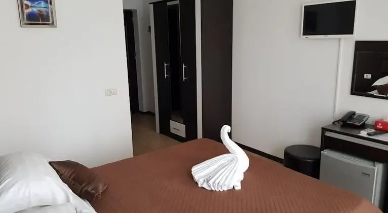 City Tek Büyük Yataklı Oda