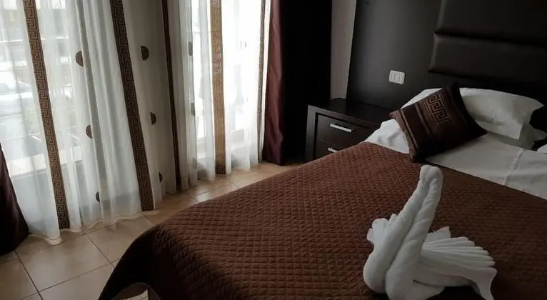 City Tek Büyük Yataklı Oda