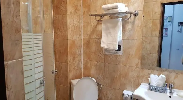 City Tek Büyük Yataklı Oda