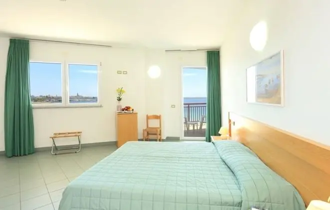 Tek Büyük Yataklı Oda, Balkon, Deniz Manzaralı