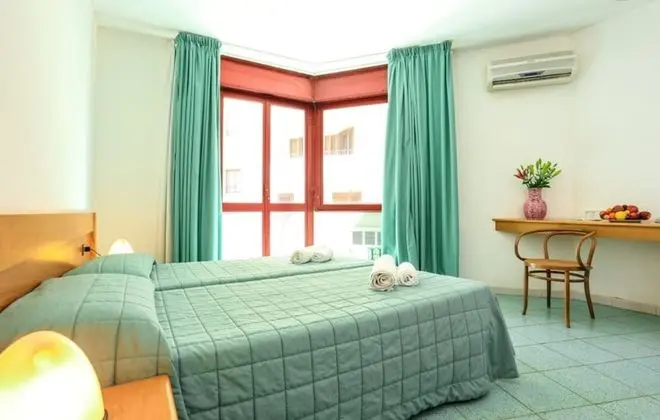 Tek Büyük Yataklı Oda, Balkon, Deniz Manzaralı