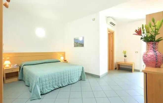Üç Kişilik Oda, Balkon, Deniz Manzaralı