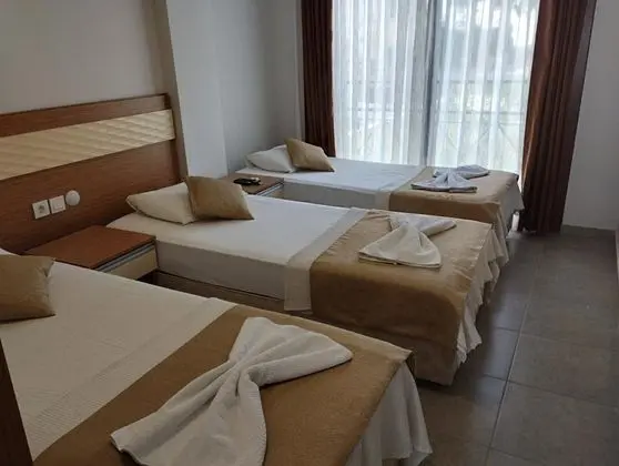 Standart Üç Kişilik Oda, Bahçe Manzaralı
