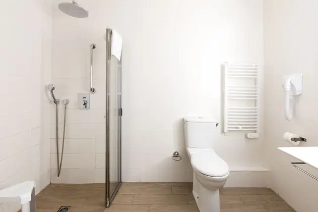 Üç Kişilik Oda, Balkon