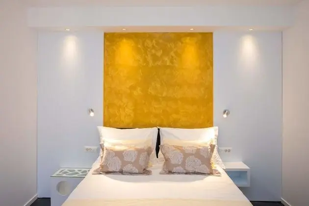 Deluxe King Room 1