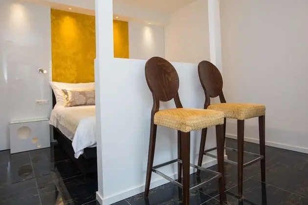 Deluxe King Room 1