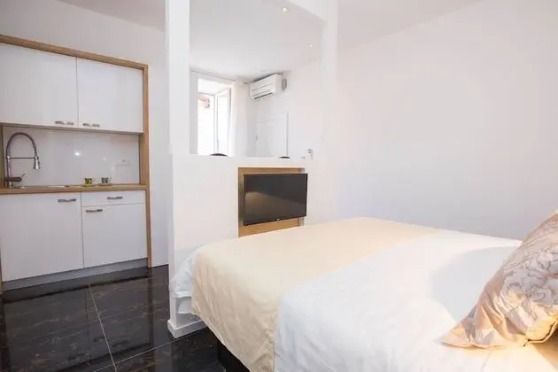 Deluxe King Room 1