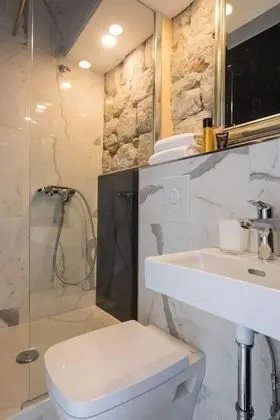 Deluxe King Room 1