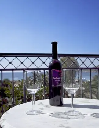 Üç Kişilik Oda, Balkon, Kısmi Deniz Manzaralı