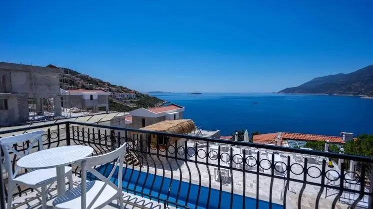 Suite Oda Balkonlu, Deniz ve Dağ Manzaralı, Balkonlu