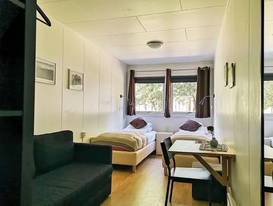 İki Ayrı Yataklı Oda, Ortak Banyo