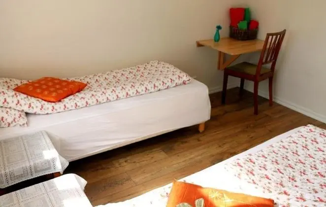 İki Ayrı Yataklı Oda, Ortak Banyo