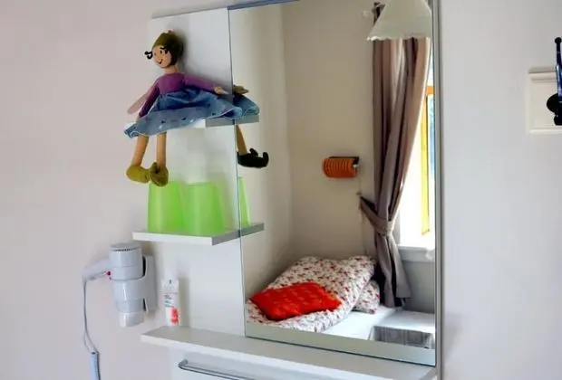 İki Ayrı Yataklı Oda, Ortak Banyo
