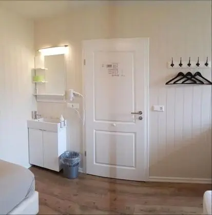 Üç Kişilik Oda, Ortak Banyo
