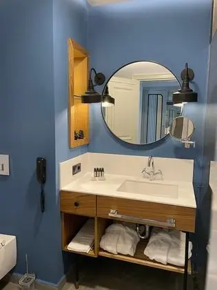 Corner Suite