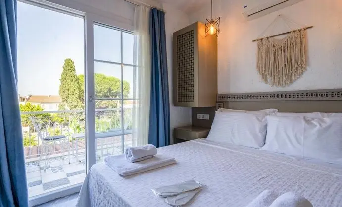 Deluxe Oda, Havuz Manzaralı, Balkonlu