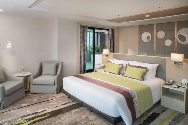 Jacuzzi Suite with Balcony