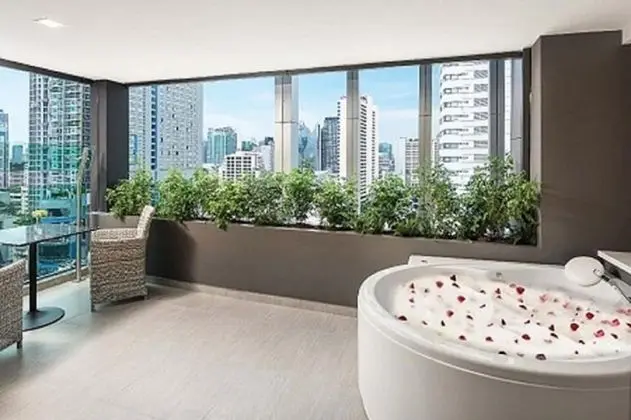 Jacuzzi Suite with Balcony