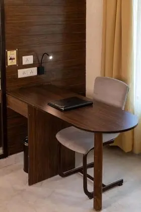 Premier Tek Büyük Yataklı Oda, 1 Çift Kişilik Yatak, Buzdolabı, Bahçe Manzaralı