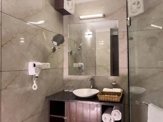 Premier Tek Büyük Yataklı Oda, 1 Çift Kişilik Yatak, Buzdolabı, Bahçe Manzaralı