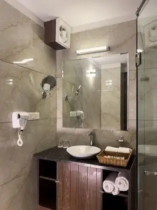 Premier Tek Büyük Yataklı Oda, 1 Çift Kişilik Yatak, Buzdolabı, Bahçe Manzaralı