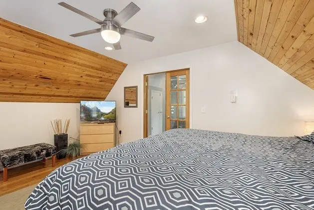 Ev, Birden Çok Yatak, Sıcak Su Havuzu