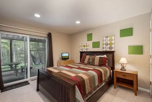 Ev, Birden Çok Yatak, Sıcak Su Havuzu