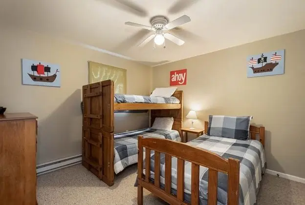 Ev, Birden Çok Yatak, Sıcak Su Havuzu