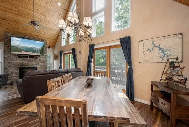 Ev, Birden Çok Yatak, Sıcak Su Havuzu