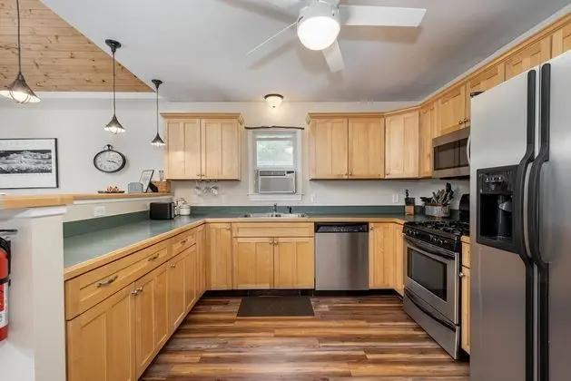 Ev, Birden Çok Yatak, Sıcak Su Havuzu