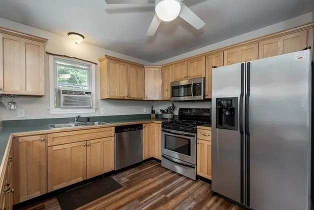 Ev, Birden Çok Yatak, Sıcak Su Havuzu