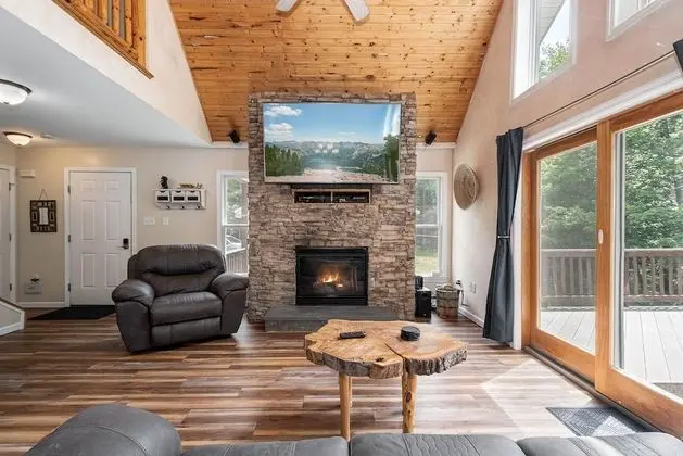 Ev, Birden Çok Yatak, Sıcak Su Havuzu