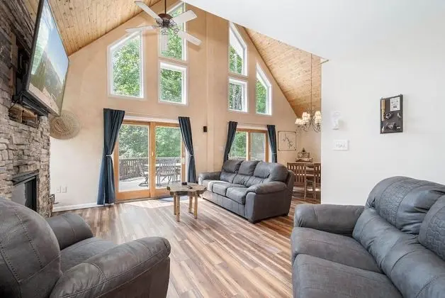 Ev, Birden Çok Yatak, Sıcak Su Havuzu