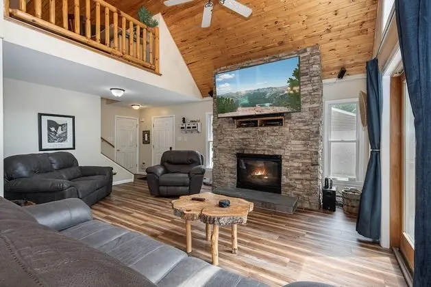 Ev, Birden Çok Yatak, Sıcak Su Havuzu