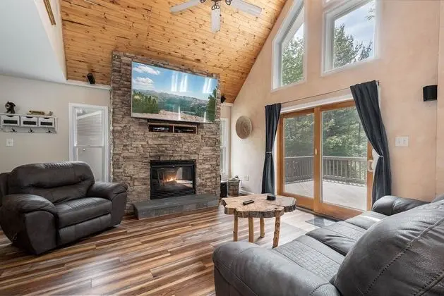 Ev, Birden Çok Yatak, Sıcak Su Havuzu