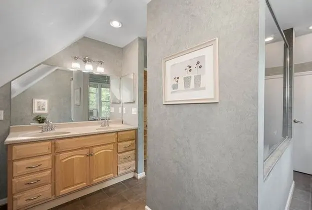 Ev, Birden Çok Yatak, Sıcak Su Havuzu